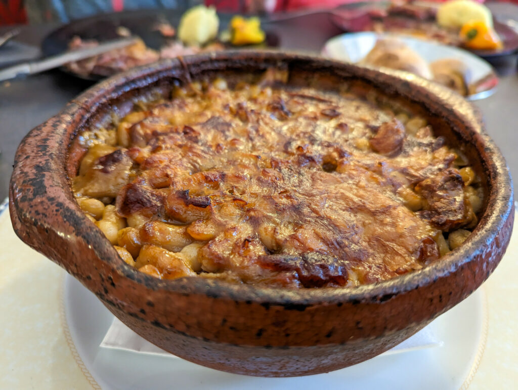 Pause cassoulet sur le canal du Midi à vélo