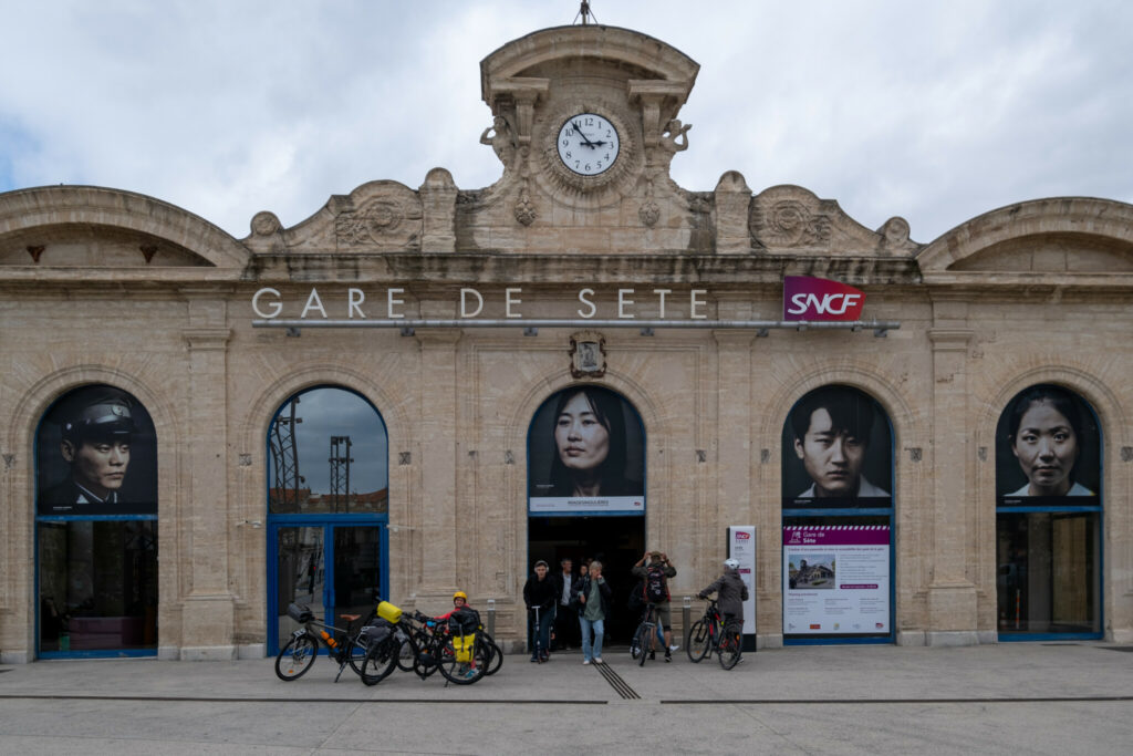 La gare de Sète avec les vélos et les sacoches