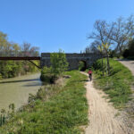 A vélo sur les berges du canal du Midi