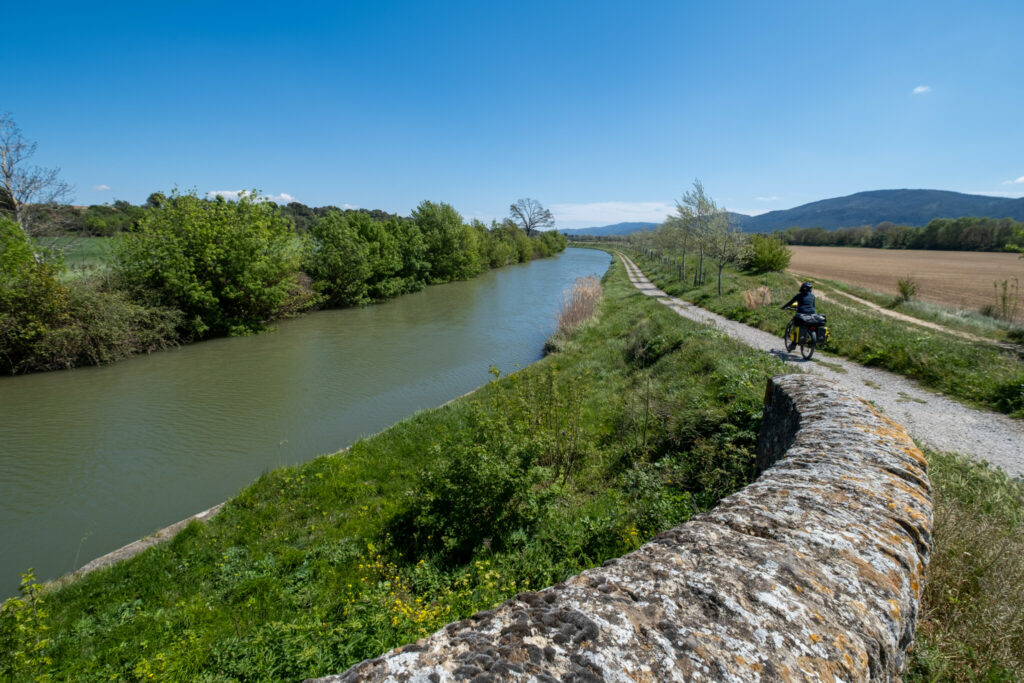 En avril sur le canal du Midi