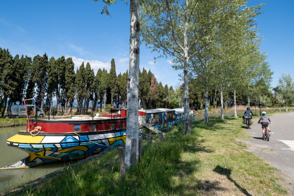 Les péniches du port de Homps