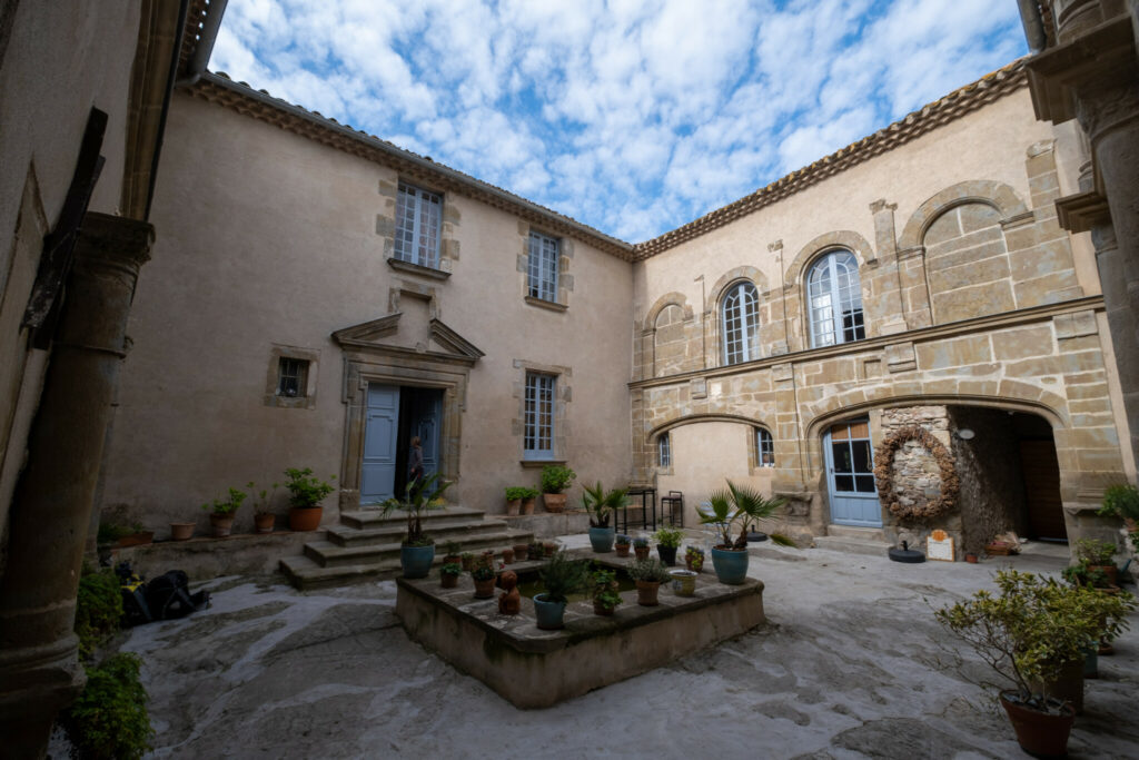 Halte au château de Puicheric tout près du Canal du Midi