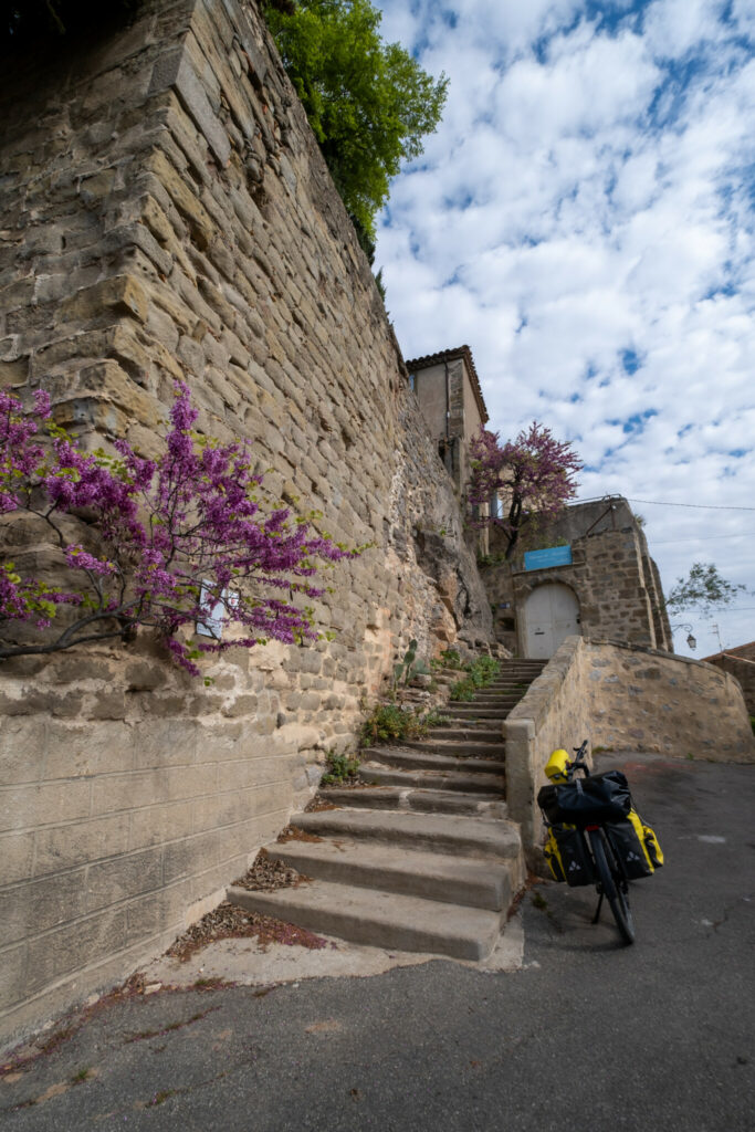 Halte au château de Puicheric tout près du Canal du Midi