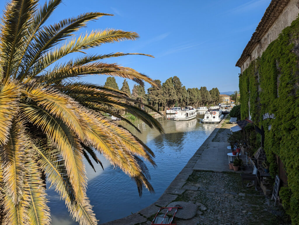 Le Somail sur le canal du Midi