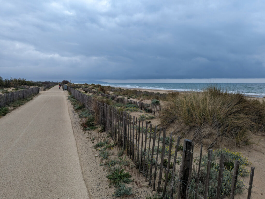 Sur la voie verte du Lido pour rejoindre Sète